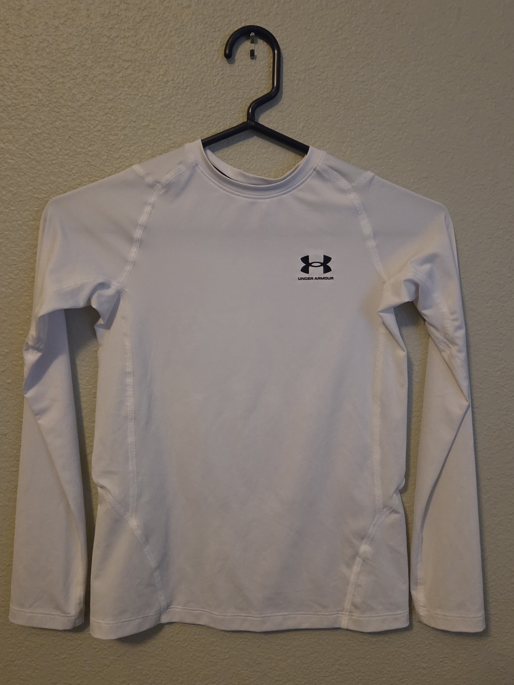 Under Armour Men’s White Long Sleeve Athletic Top with Black Logo